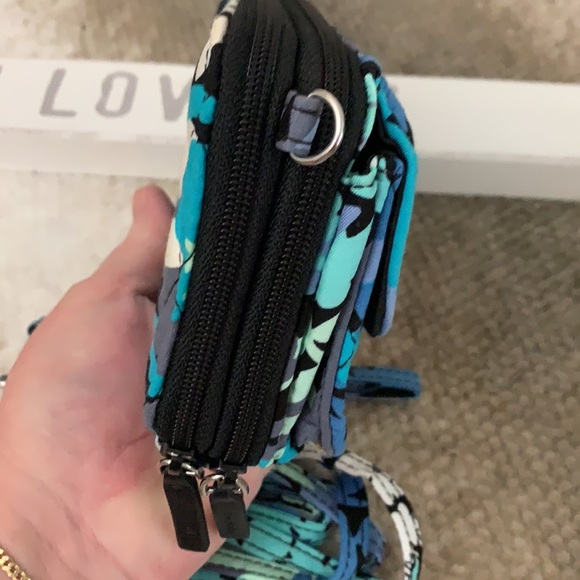 Vera Bradley Crossbody Bag.. New condition - Picture 9 of 12